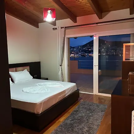 Penthouse Sea View Apartment Sarande